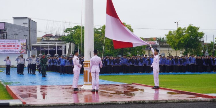 ‎Hujan Tak Goyahkan Khidmat: Pinrang Janjikan “Perjuangan Baru” Pahlawan Melalui Ilmu dan Empati