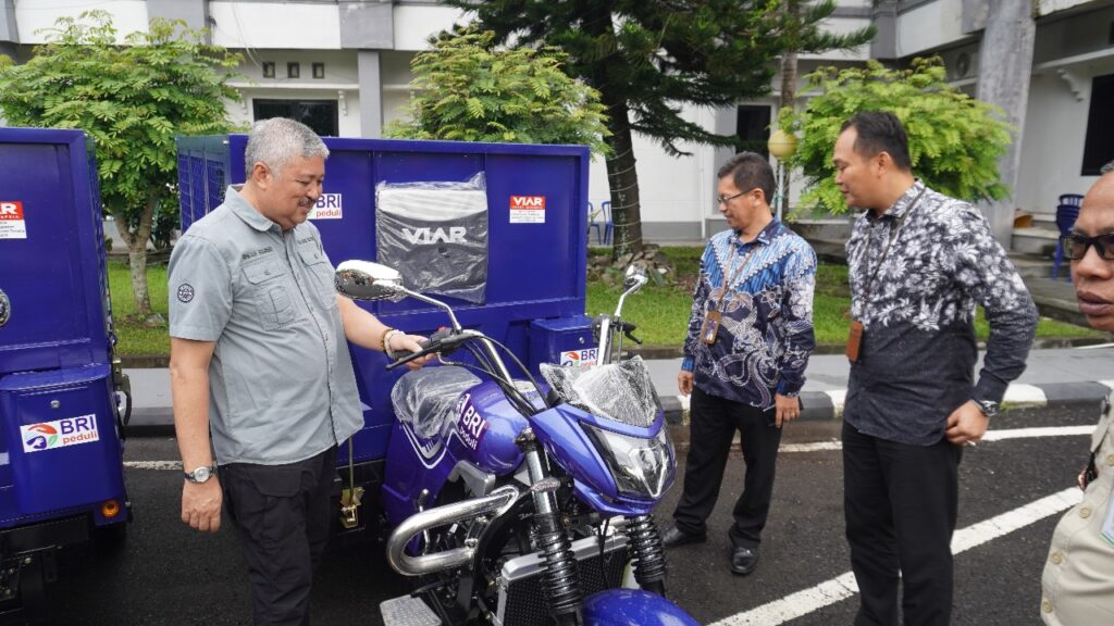 Tiga Motor Penyelamat Lingkungan Tiba! BRI Pinrang Kuatkan Armada Kebersihan Pemda untuk Pinrang Bebas Sampah