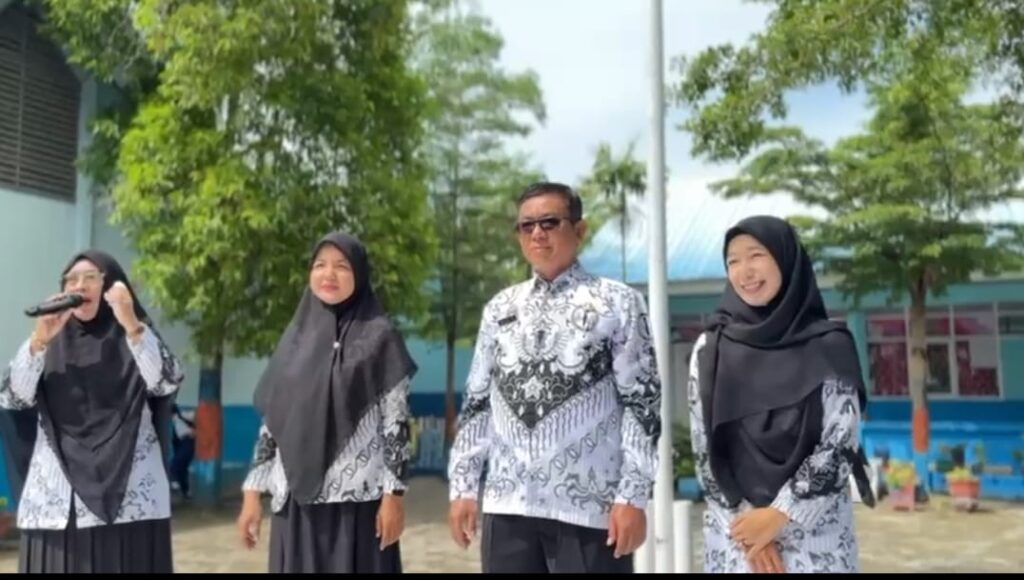 Hari Guru Penuh Haru: Siswa UPT SMPN 1 Pinrang Pilih Sendiri Guru Idolanya