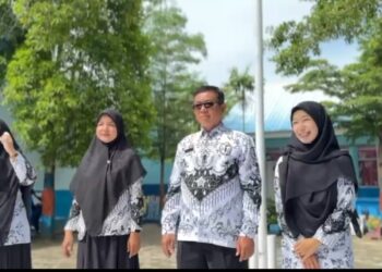 Hari Guru Penuh Haru: Siswa UPT SMPN 1 Pinrang Pilih Sendiri Guru Idolanya