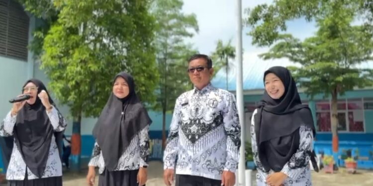 Hari Guru Penuh Haru: Siswa UPT SMPN 1 Pinrang Pilih Sendiri Guru Idolanya