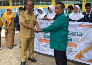 UPT SMPN I Patampanua Salurkan Bantuan Tunai Bencana Sumatera 