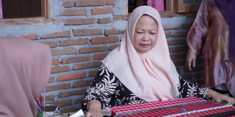 Tenun Lero: Warisan Budaya yang Terus Berpilin di Tangan Perempuan Inspiratif