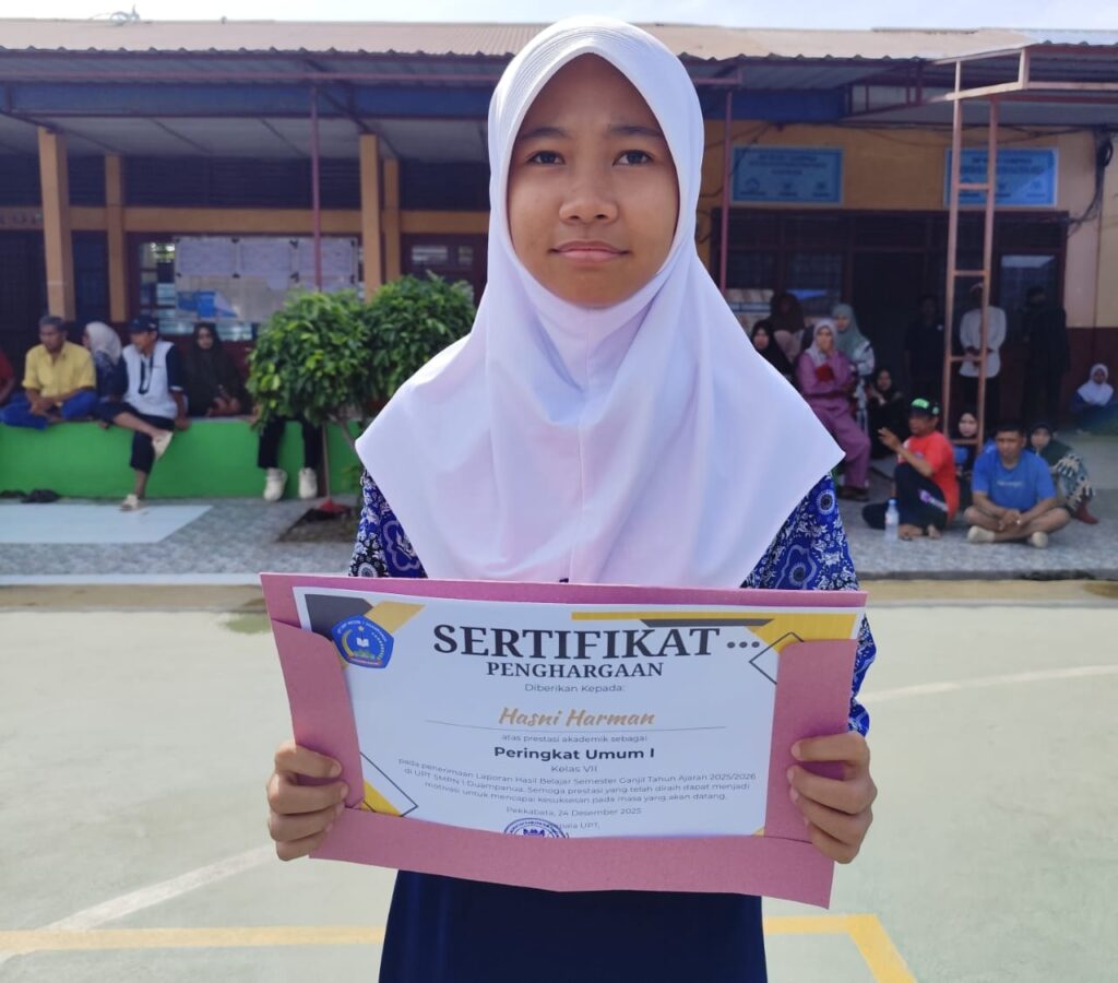 Prestasi Gemilang Sejak Dini, Hasni Raih Juara 1 Umum di UPT SMPN 1 Duampanua
