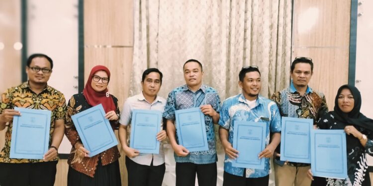 19 Guru PLT di Kecamatan Lembang Terima SK Kepala Sekolah Definitif