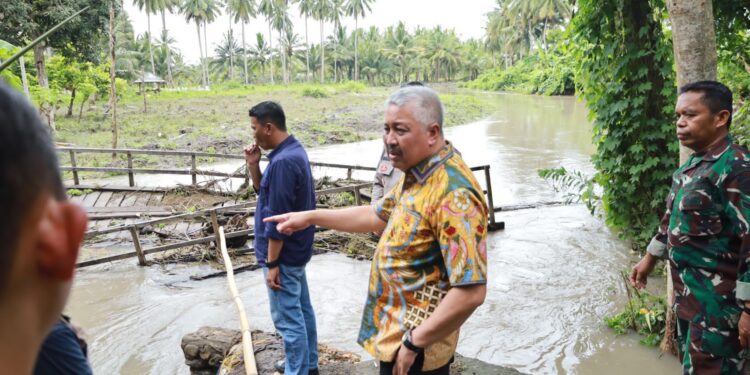 Hujan Deras Rusak Jembatan Karajo, Aktivitas Warga Terganggu, Pemkab Pinrang Bergerak Cepat