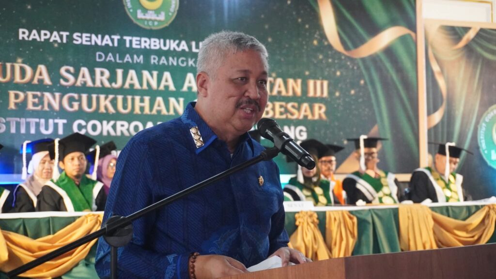 Bupati Pinrang Hadiri Wisuda Sarjana dan Pengukuhan Guru Besar Institut Cokroaminoto Pinrang
