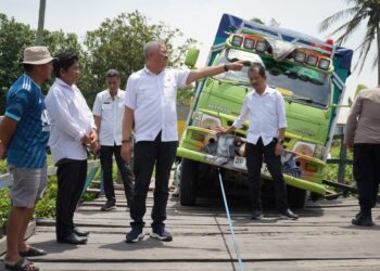 ‎Bupati Pinrang Tinjau Jembatan Rusak di Mattiro Sompe