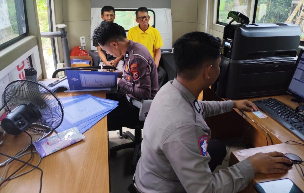 SIM Keliling Satlantas Polres Pinrang Diserbu Warga Bittoeng, Pelayanan Cepat dan Dekat Tuai Apresiasi
