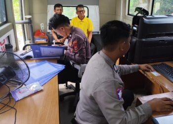 SIM Keliling Satlantas Polres Pinrang Diserbu Warga Bittoeng, Pelayanan Cepat dan Dekat Tuai Apresiasi