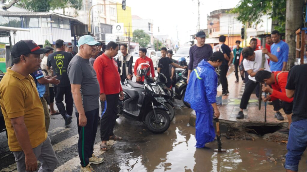 Bupati Irwan Gerakkan Pinrang, Bersih-Bersih Serentak di 12 Kecamatan