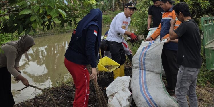 Kades Tanra Tuo Pimpin Aksi Bersih Desa, Ubah Pola Hidup Warga