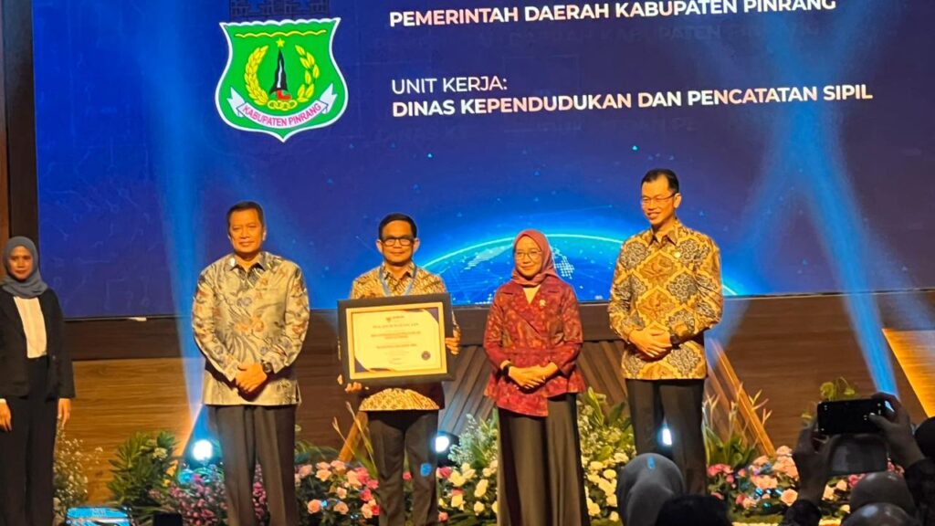 Disdukcapil Pinrang Raih Penghargaan Kementerian PANRB