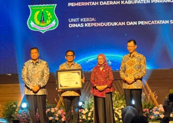 Disdukcapil Pinrang Raih Penghargaan Kementerian PANRB