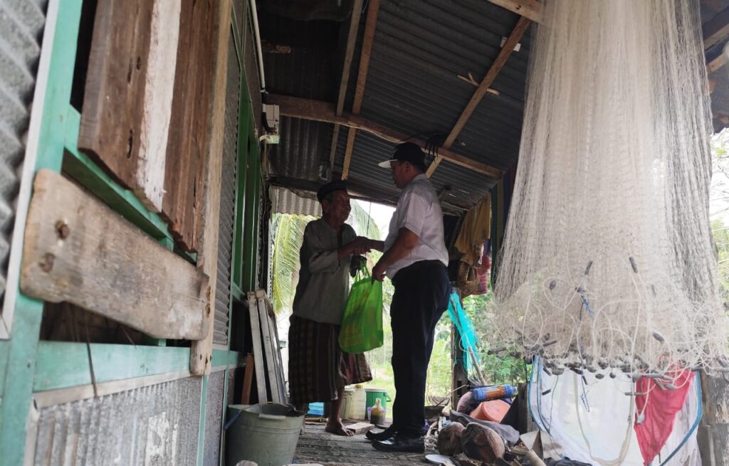 Berbagi di Pesisir dan Sudut Kota, Pimpinan Matalasinrang Ajak Warga Sisihkan Rezeki untuk Sesama