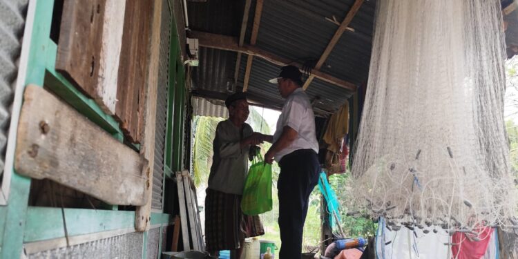 Berbagi di Pesisir dan Sudut Kota, Pimpinan Matalasinrang Ajak Warga Sisihkan Rezeki untuk Sesama