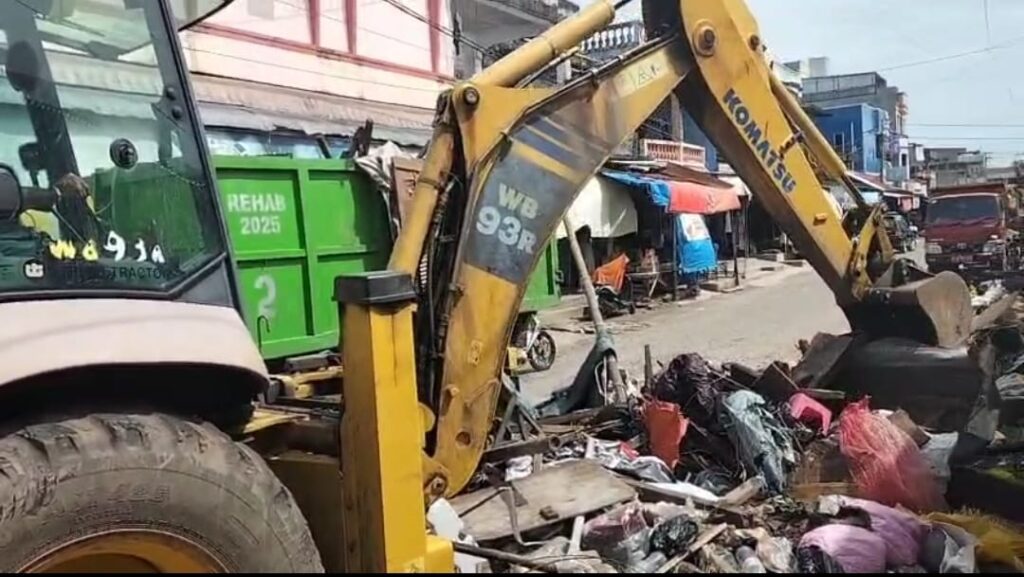 Pasar Sentral Pinrang Dibersihkan Total, 17 Truk Sampah Diangkut