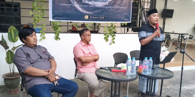 Solidaritas Tanpa Batas, Insan Pers Pinrang Bersatu dalam Aksi Sosial Ramadhan