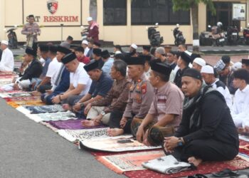 Personel Polres Pinrang Padati Shalat Idulfitri di Mapolres