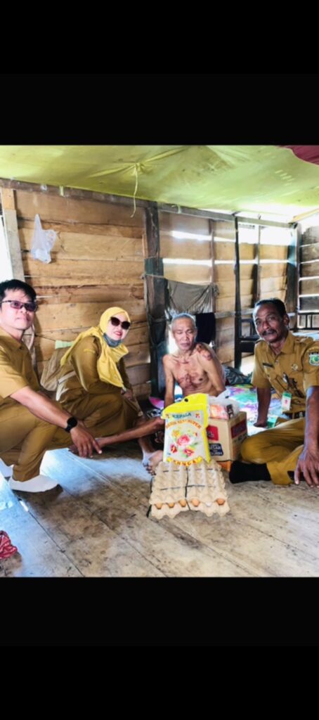 Ramadan Berkah, SDN 149 Lembang Salurkan Berbagai Paket Sembako untuk Kaum Dhuafa