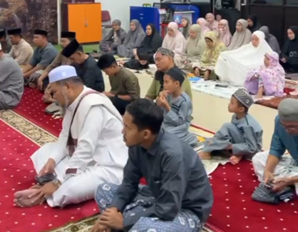 Tarawih Penuh Makna, Disdukcapil Pinrang Perkuat Kebersamaan di Penghujung Ramadhan