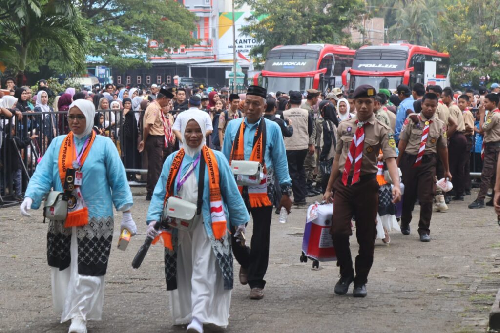 387 Jamaah Haji Pinrang Resmi Dilepas ke Tanah Suci