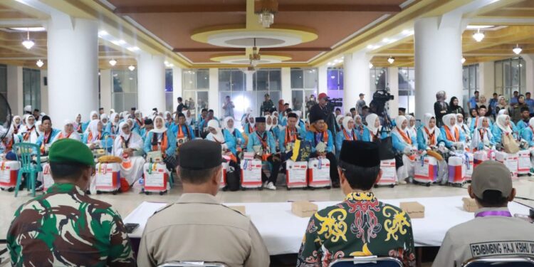 133 Jamaah Haji Pinrang Dilepas Dini Hari, Sekda Tekankan Kesehatan