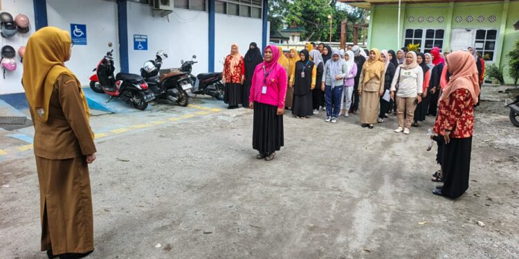 Disdukcapil Pinrang Perkuat Disiplin ASN Lewat Apel Sore
