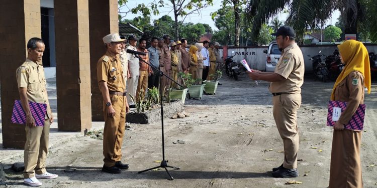 Kades Bungi Tekankan Disiplin dan Pengabdian Saat Upacara di Kecamatan Duampanua