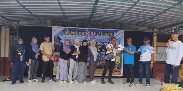 Alumni SMPN 1 Duampanua Dukung Pembangunan Masjid Indoor