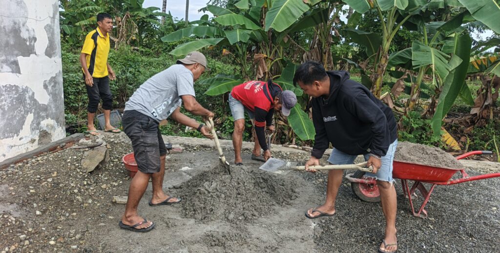 Warga Bittoeng Bangun Drainase Masjid, Antisipasi Banjir