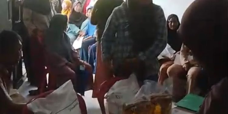 720 KPM Serbu Kantor Kelurahan Data, Bantuan Beras dan Minyak Goreng Disalurkan Jelang Idul Adha