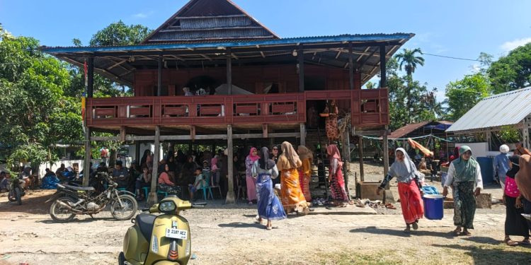 Ratusan Warga Samaenre Gotong Royong Sambut Pesta Adat Pallipa Pute’e