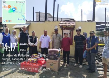 Rumah Panggung di Suppa Terbakar, Dinsos Pinrang Salurkan Bantuan untuk Korban