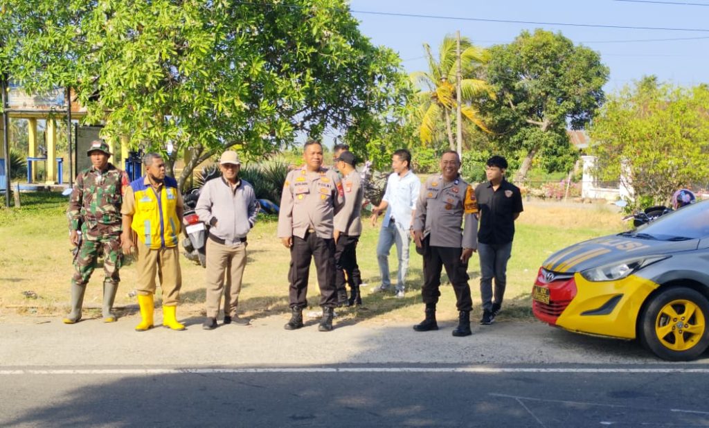 Kapolsek Duampanua Pimpin Operasi Irigasi, Amankan Distribusi Air ke Sawah