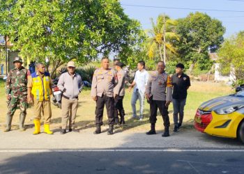 Kapolsek Duampanua Pimpin Operasi Irigasi, Amankan Distribusi Air ke Sawah