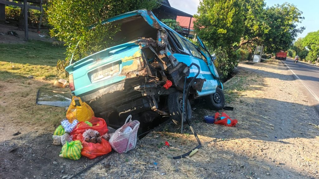 Truk Vs Angkot di Duampanua, 4 Orang Menderita Luka