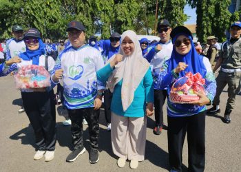 Dinkes Pinrang Tampil Kompak di Defile Porseni
