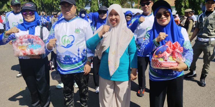 Dinkes Pinrang Tampil Kompak di Defile Porseni