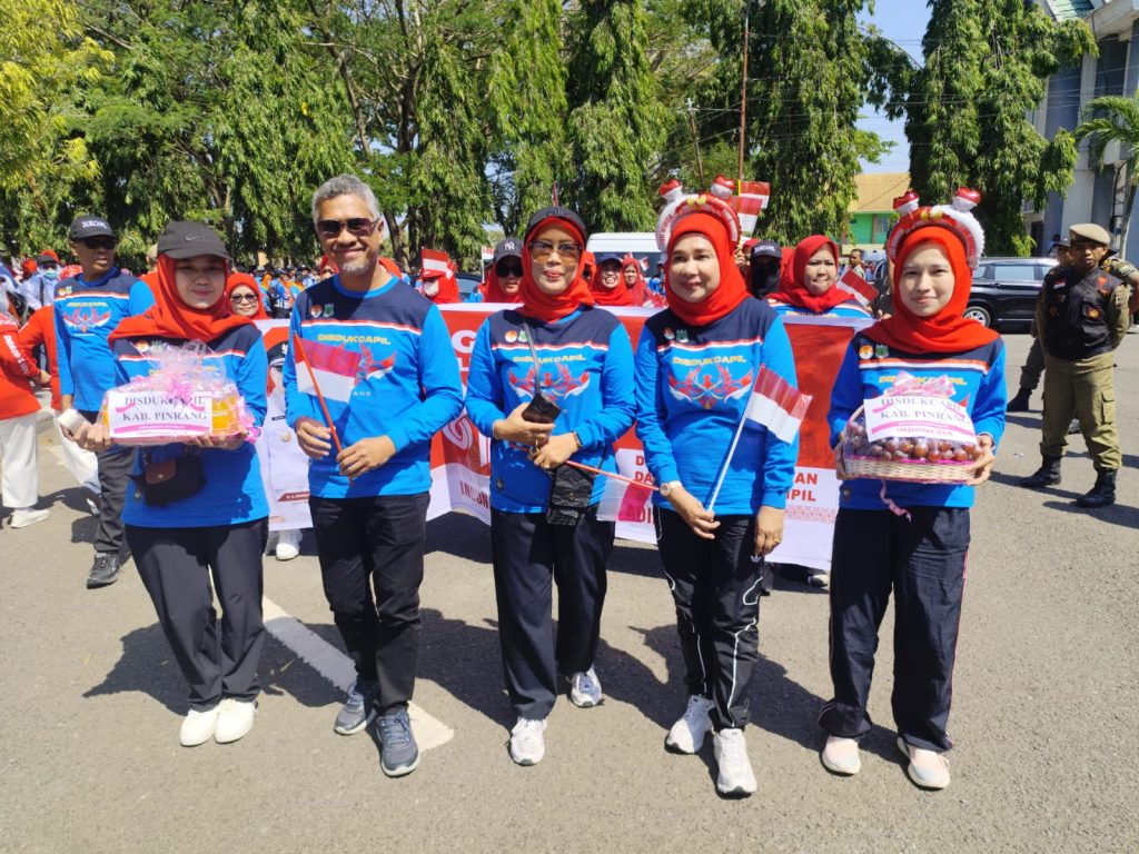Disdukcapil Pinrang Bikin Heboh di Defile Porseni