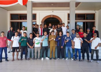 Sekda Pinrang Lepas Tim Piala Gubernur: Bawa Nama Daerah, Tampil Maksimal  ‎