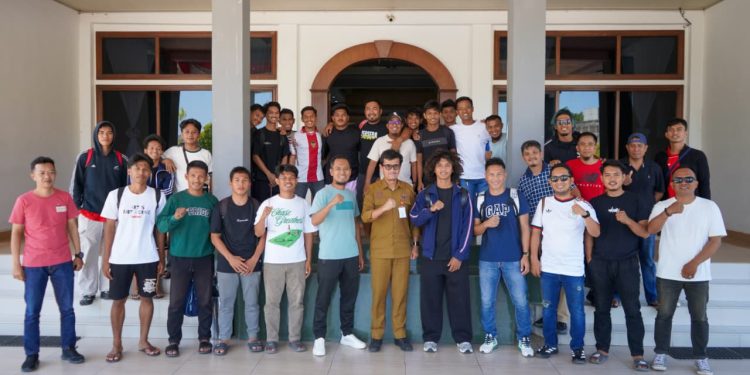 Sekda Pinrang Lepas Tim Piala Gubernur: Bawa Nama Daerah, Tampil Maksimal  ‎
