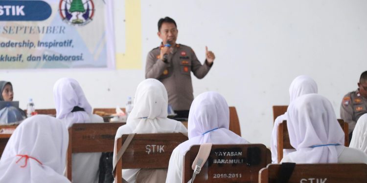 Kompol Nurdin Tanamkan Bela Negara kepada Mahasiswa Baru STIKES Baramuli