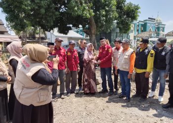 Angin Kencang Tumbangkan Pohon, Rumah Guru di Bungi Hancur