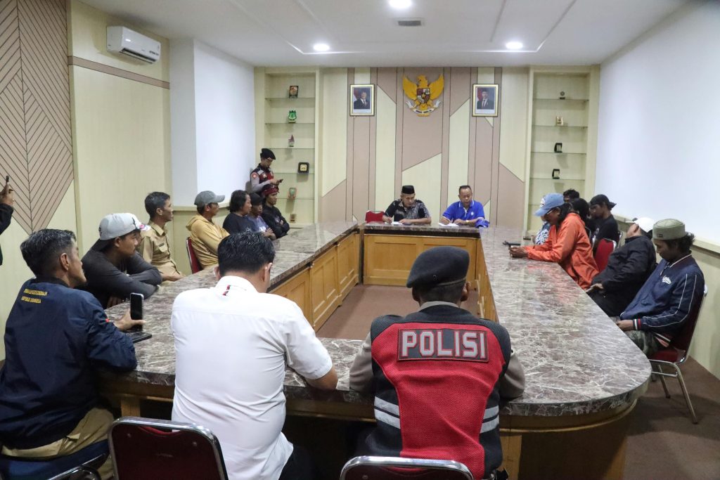 Audiensi Pemuda di DPRD Pinrang Dikawal Polisi